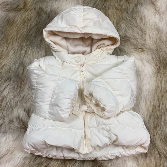 ❌Sold❌ 6-12 Month Gap Off-White Puffer Coat with Hood - Picture 8 of 10